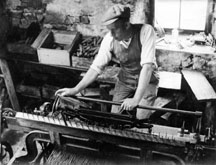 weaver1.jpg (18910 bytes)